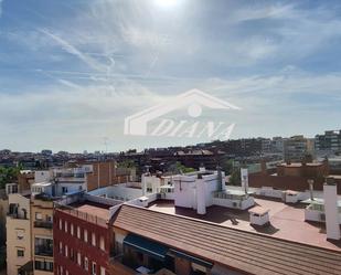 Vista exterior de Àtic de lloguer en  Barcelona Capital amb Aire condicionat i Terrassa