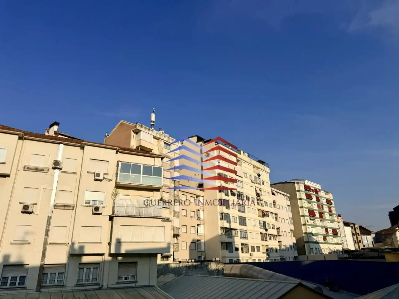 Außenansicht von Wohnungen zur Miete in Ourense Capital  mit Heizung, Parkett und Abstellraum
