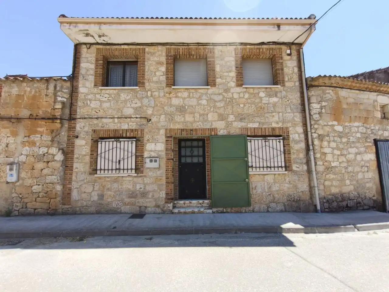 Exterior view of Houses for sale in Pedrosa de Río Úrbel  with Heating and Parquet flooring