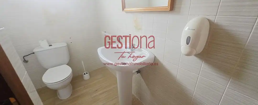 Badezimmer von Geschaftsraum zum Verkauf in Arnuero mit Möbliert