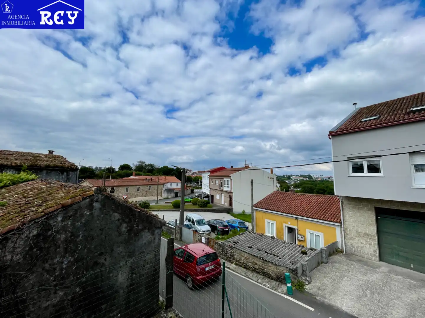 Vista exterior de Casa o xalet en venda en Santiago de Compostela  amb Moblat