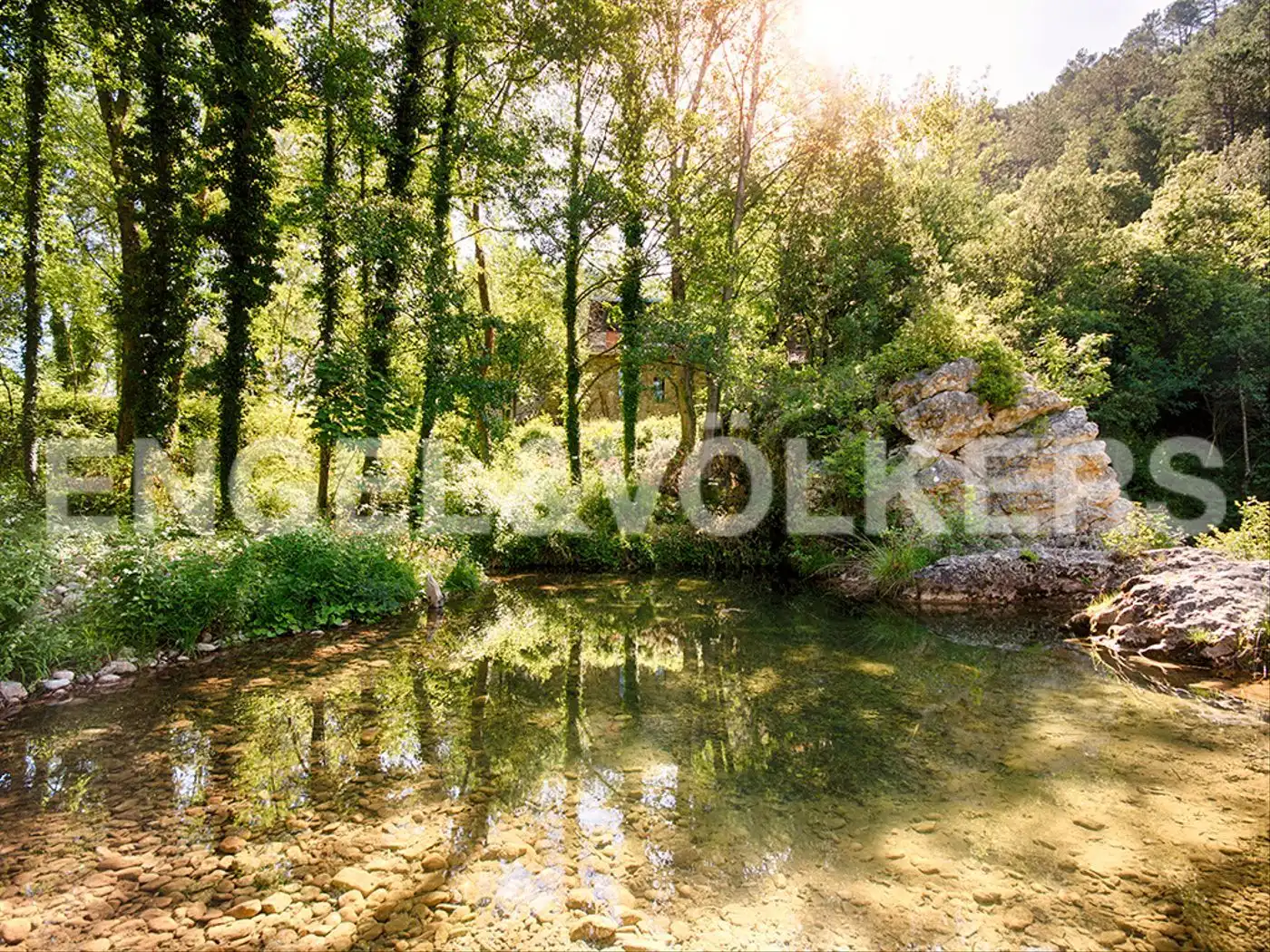 Jardí de Finca rústica en venda en Sant Llorenç de la Muga amb Calefacció i Traster