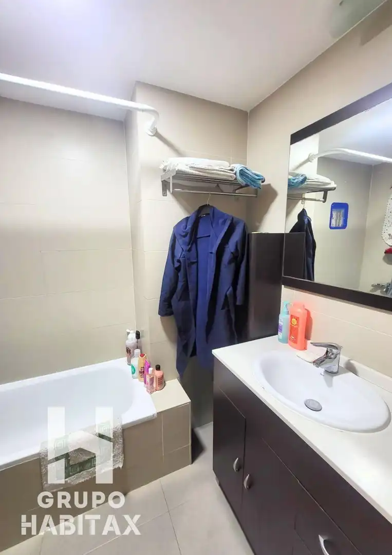 Bathroom of Duplexes for sale in Santa Coloma de Gramenet