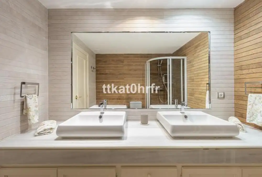 Bathroom of Apartments for rent in Marbella  with Air Conditioner, Terrace and Swimming Pool