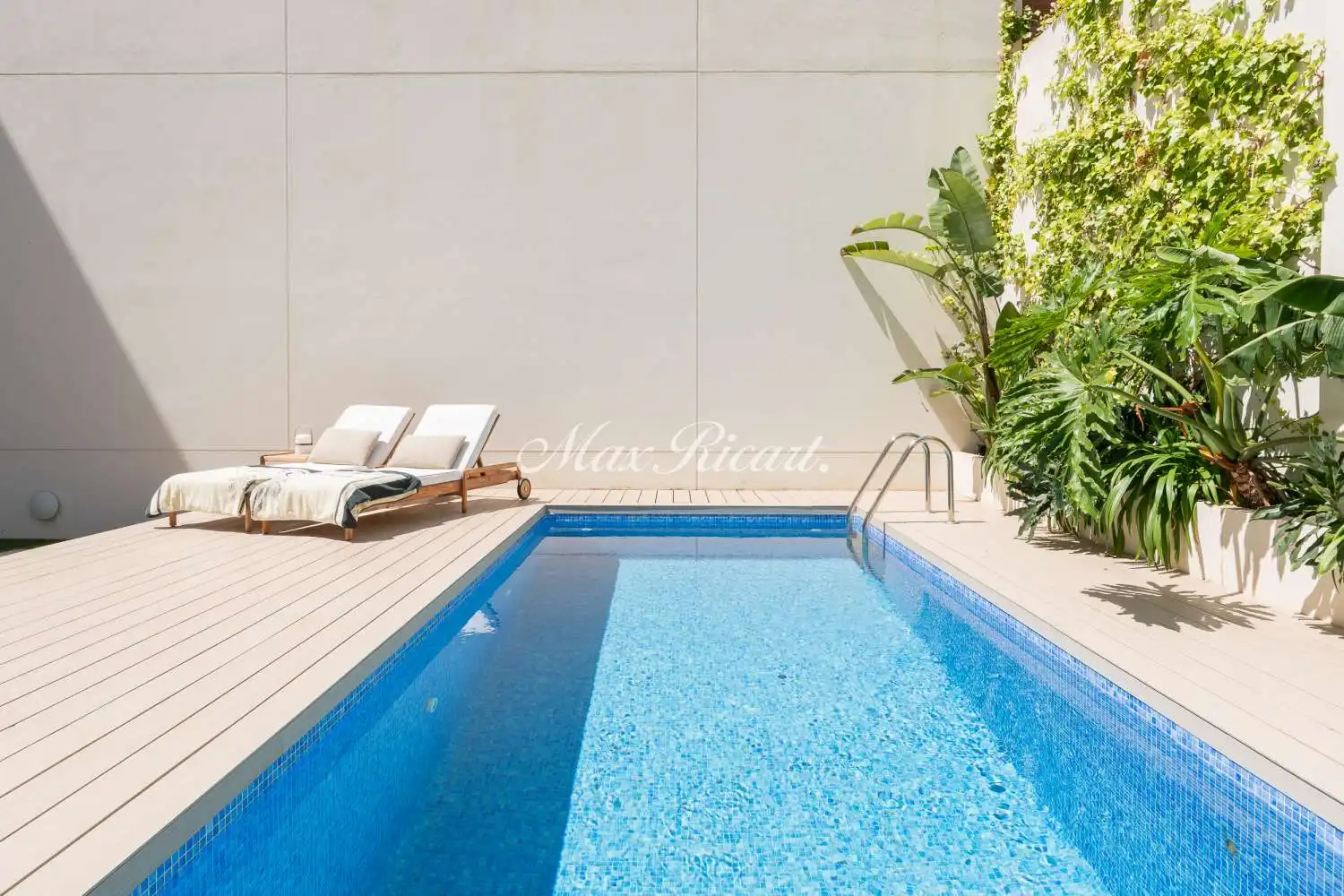 Swimming pool of Flat for sale in Barcelona  with Air Conditioner, Terrace and Swimming Pool