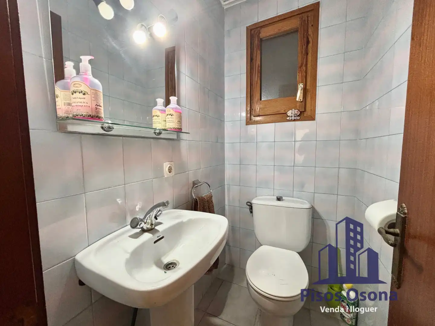 Baño de Piso en venta en Vic con Calefacción, Amueblado y Horno