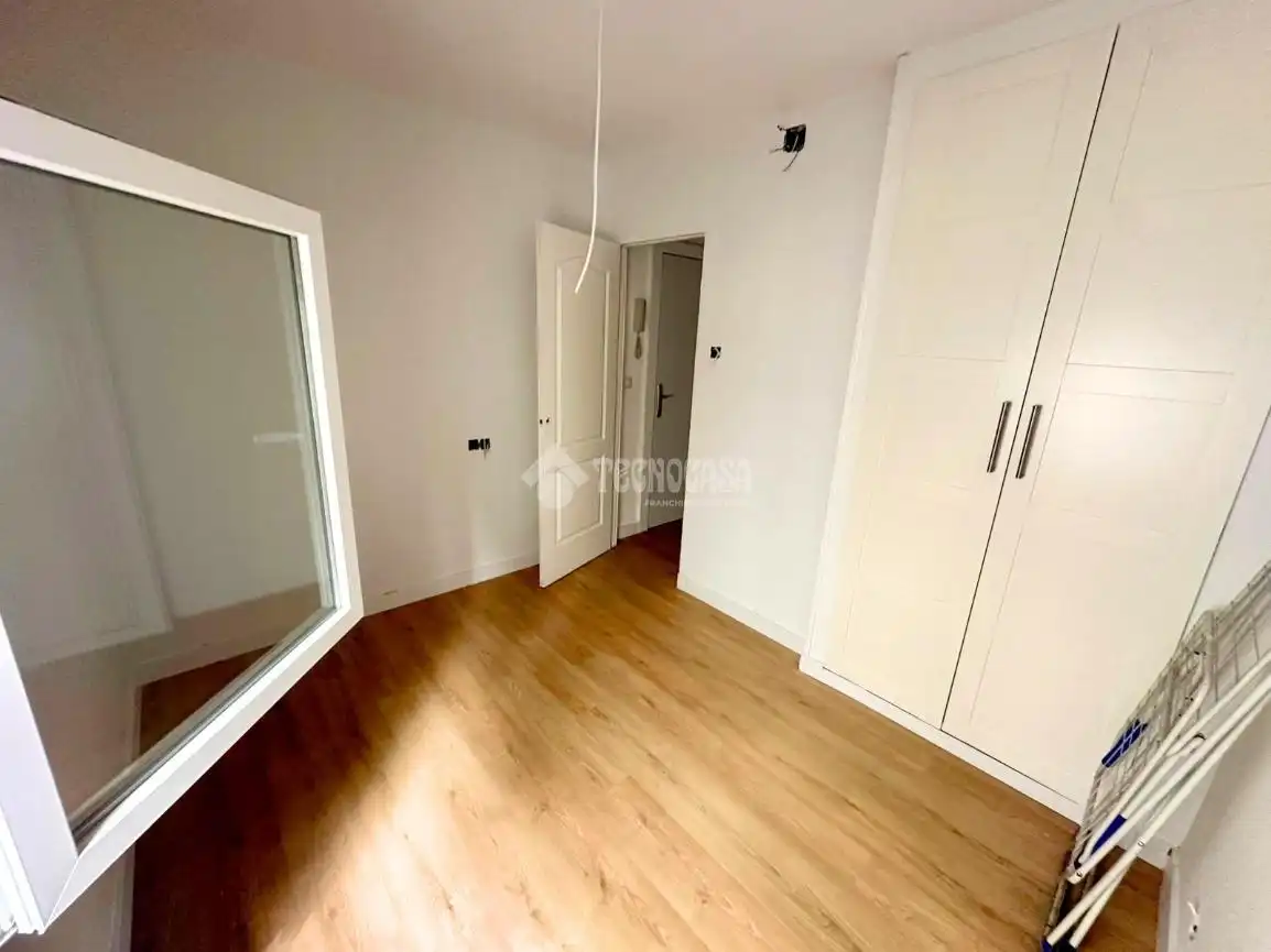 Bedroom of Flat for sale in Madrid