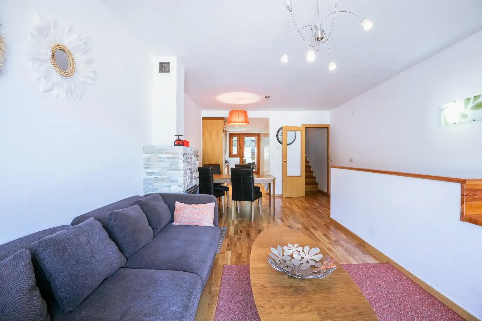 Sala d'estar de Casa adosada en venda en Villanúa amb Calefacció, Jardí privat i Parquet