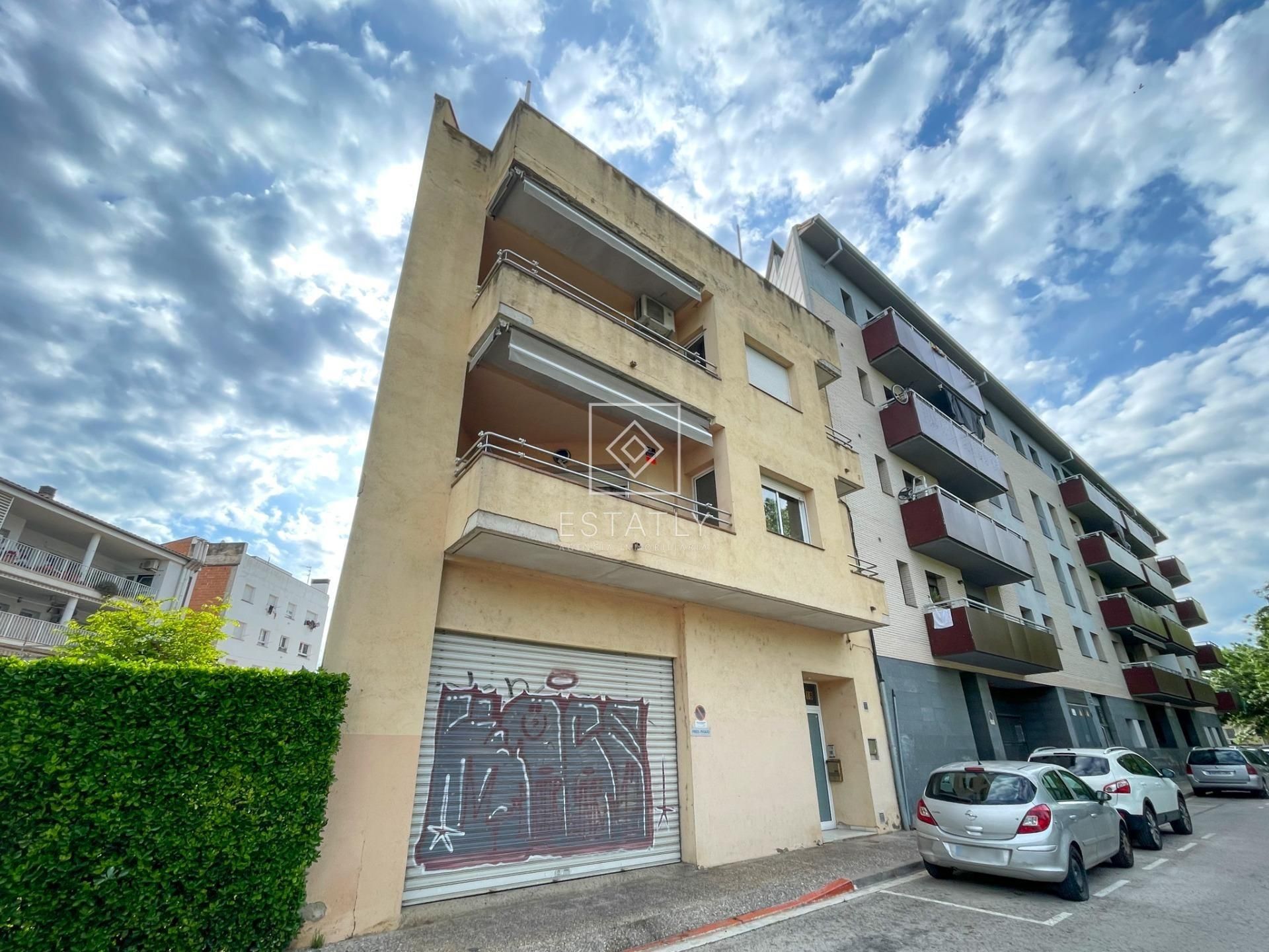 Exterior view of Flat for sale in Girona Capital  with Heating