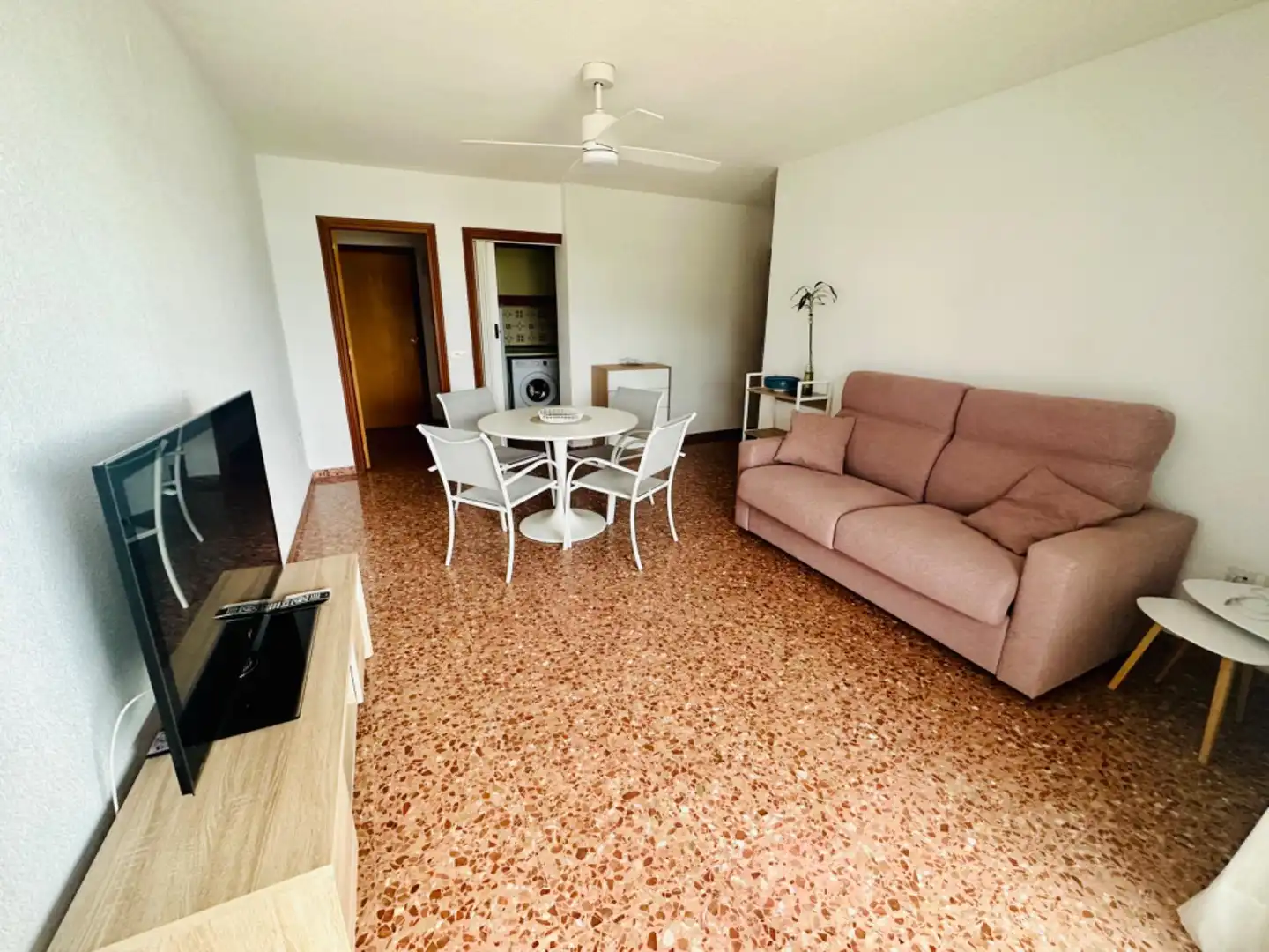 Sala de estar de Apartamento de alquiler en Cullera con Aire acondicionado, Jardín privado y Terraza