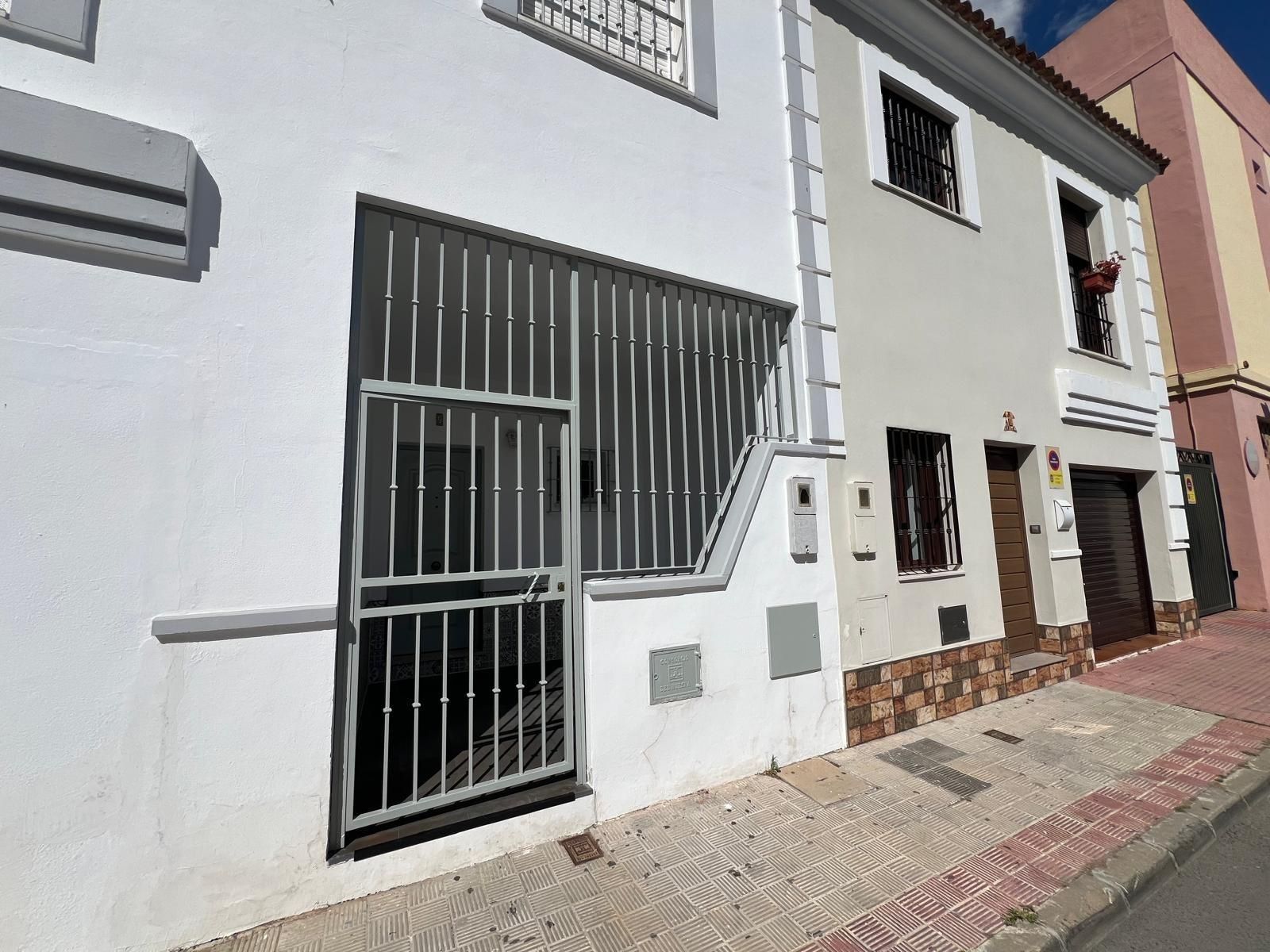 Exterior view of House or chalet for sale in Utrera