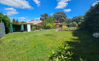 Jardí de Casa o xalet en venda en Pareja amb Calefacció i Moblat