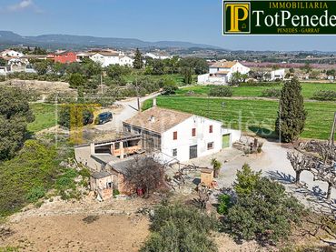 Casa rustica con giardino in vendita a Carrer de Josep Pla