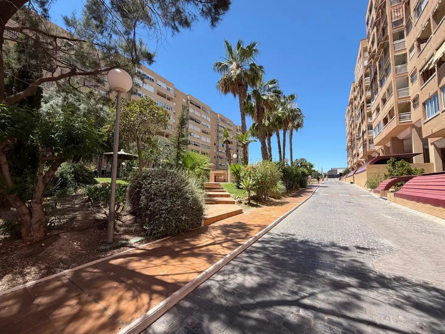 Vista exterior de Piso en venta en Alicante / Alacant con Aire acondicionado y Piscina comunitaria