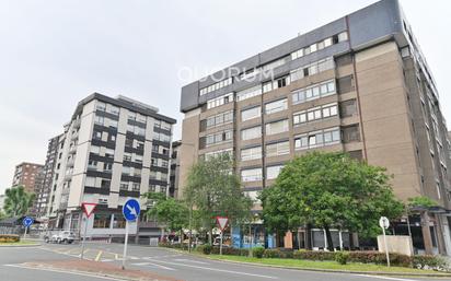 Vista exterior de Pis en venda en Bilbao  amb Calefacció, Terrassa i Traster