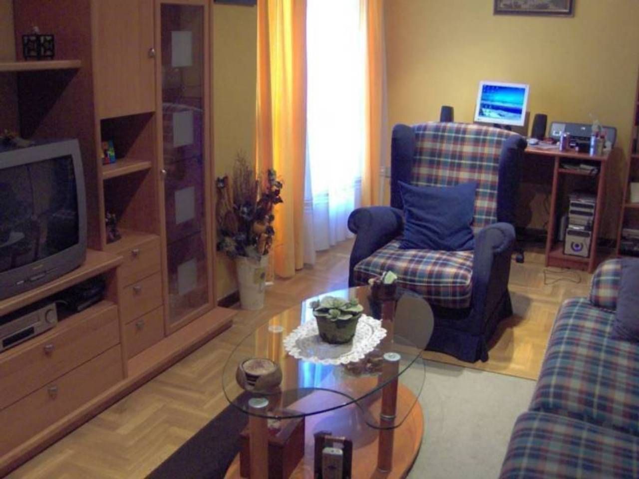 Living room of Flat for sale in Oviedo   with Heating, Parquet flooring and Furnished