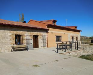 Vista exterior de Casa o xalet en venda en Villazopeque amb Calefacció, Jardí privat i Traster