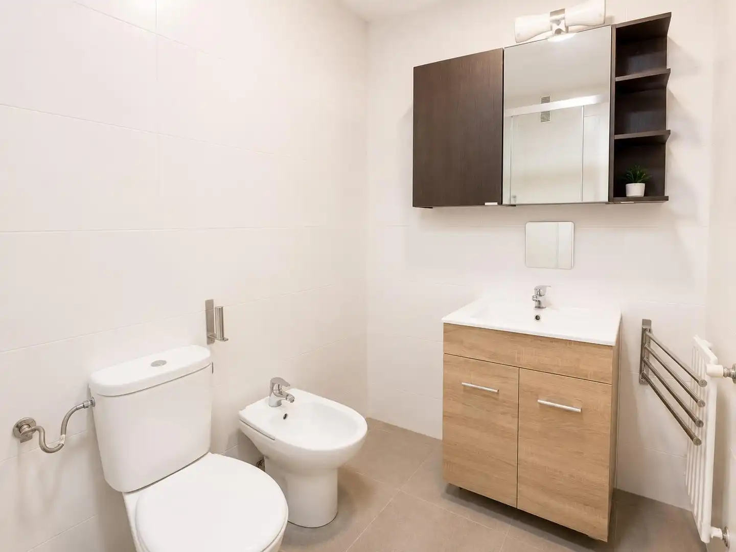 Badezimmer von Wohnung zum Verkauf in Madrid mit Heizung und Parkett