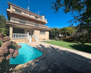 Vista exterior de Casa o xalet en venda en Pineda de Mar amb Jardí privat, Terrassa i Traster