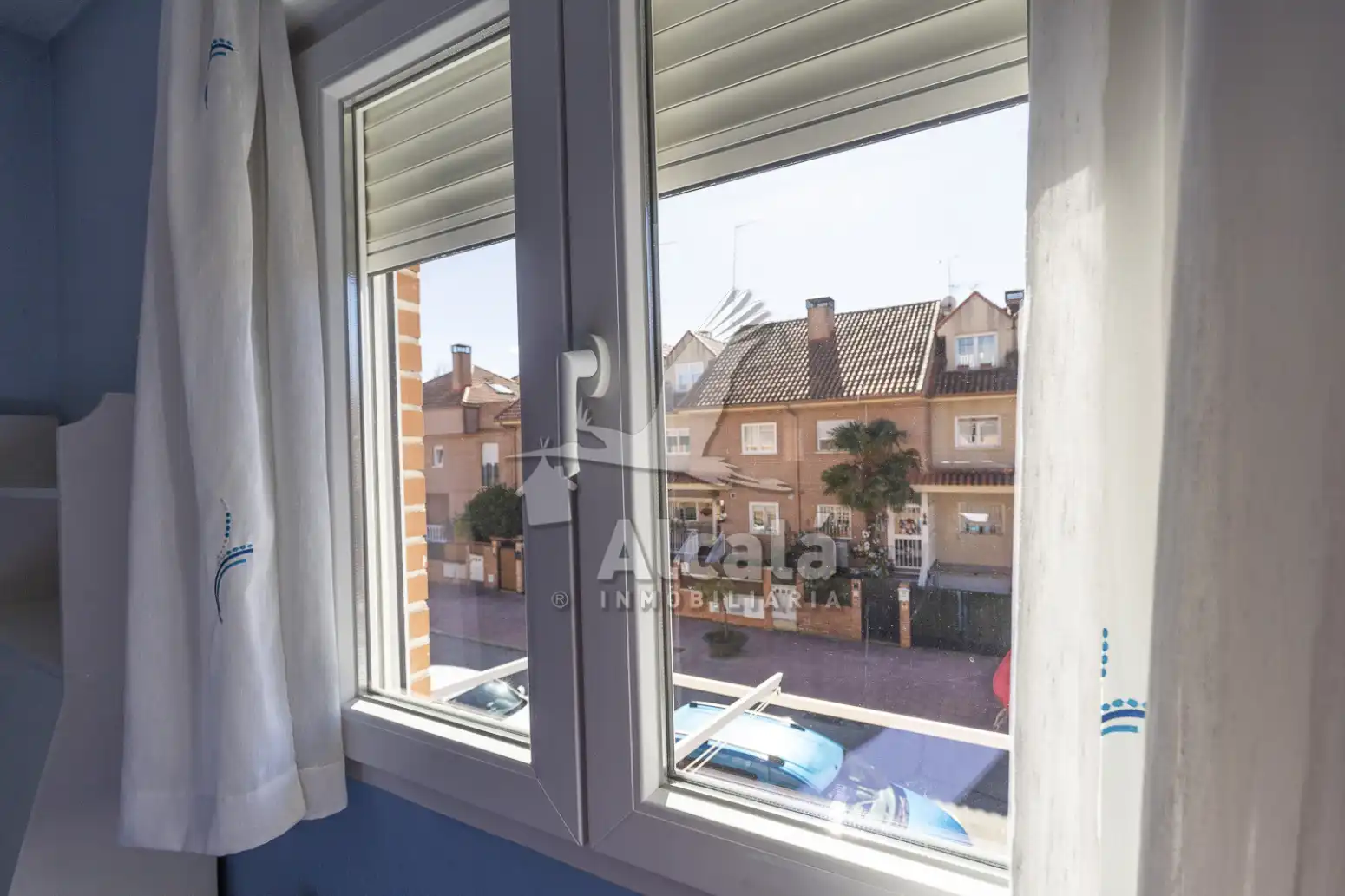 Außenansicht von Einfamilien-Reihenhaus zum Verkauf in Alcalá de Henares mit Heizung, Parkett und Schwimmbad