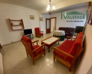 Living room of Flat to rent in  Granada Capital  with Heating, Furnished and Washing machine