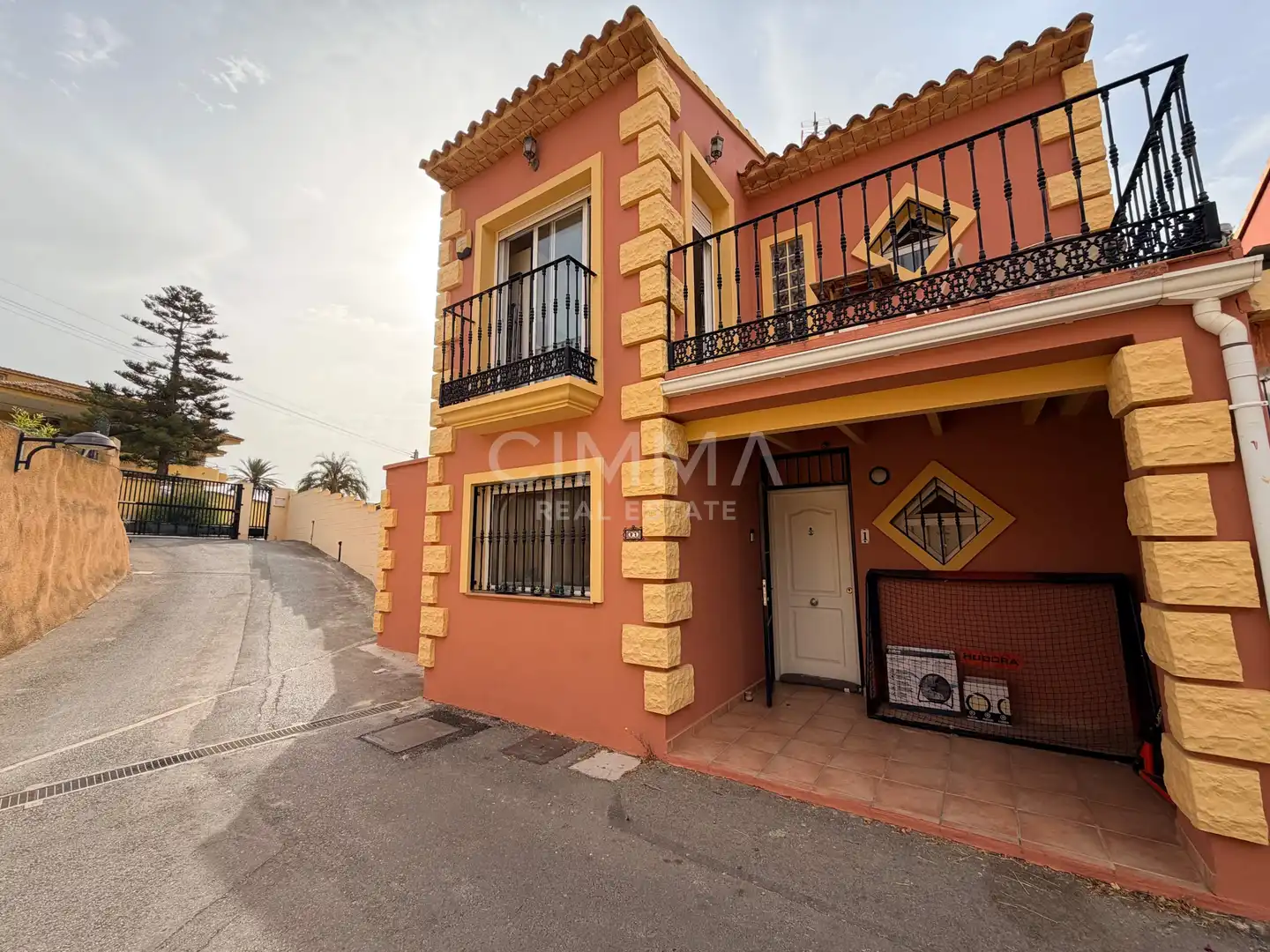 Vista exterior de Casa o xalet en venda en La Nucia amb Aire condicionat, Calefacció i Jardí privat