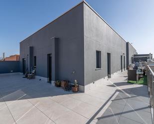 Vista exterior de Àtic en venda en  Granada Capital amb Aire condicionat, Calefacció i Jardí privat