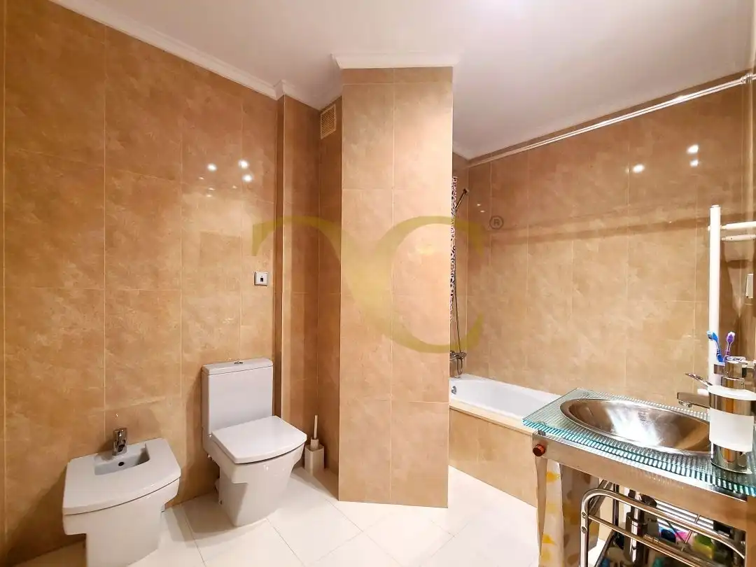 Bany de Apartament en venda en Gijón  amb Calefacció, Moblat i Balcó