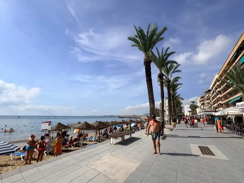 Vista exterior de Piso en venta en Torrevieja con Aire acondicionado, Terraza y Balcón
