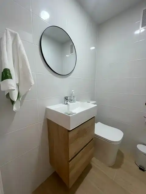 Badezimmer von Wohnung zur Miete in Alicante / Alacant mit Klimaanlage, Heizung und Möbliert