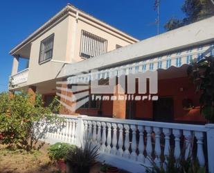 Vista exterior de Casa o xalet en venda en Sagunto / Sagunt amb Aire condicionat, Terrassa i Piscina