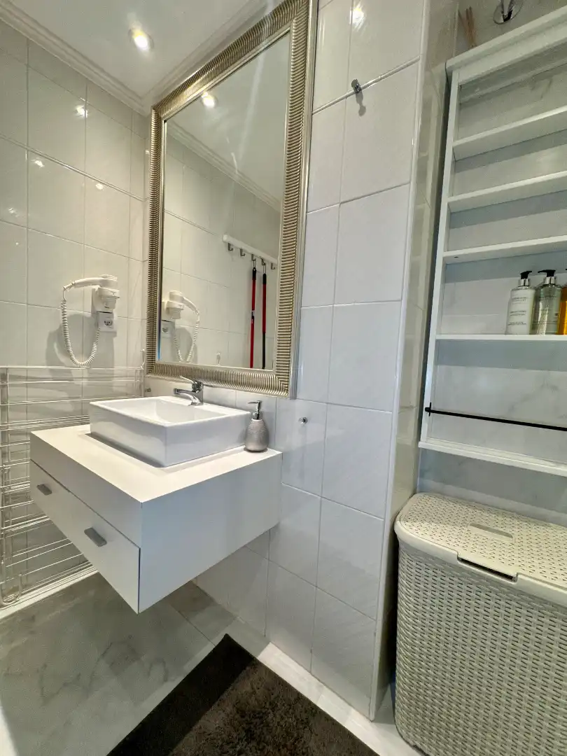 Bathroom of Flat for sale in Benidorm  with Air Conditioner, Terrace and Furnished