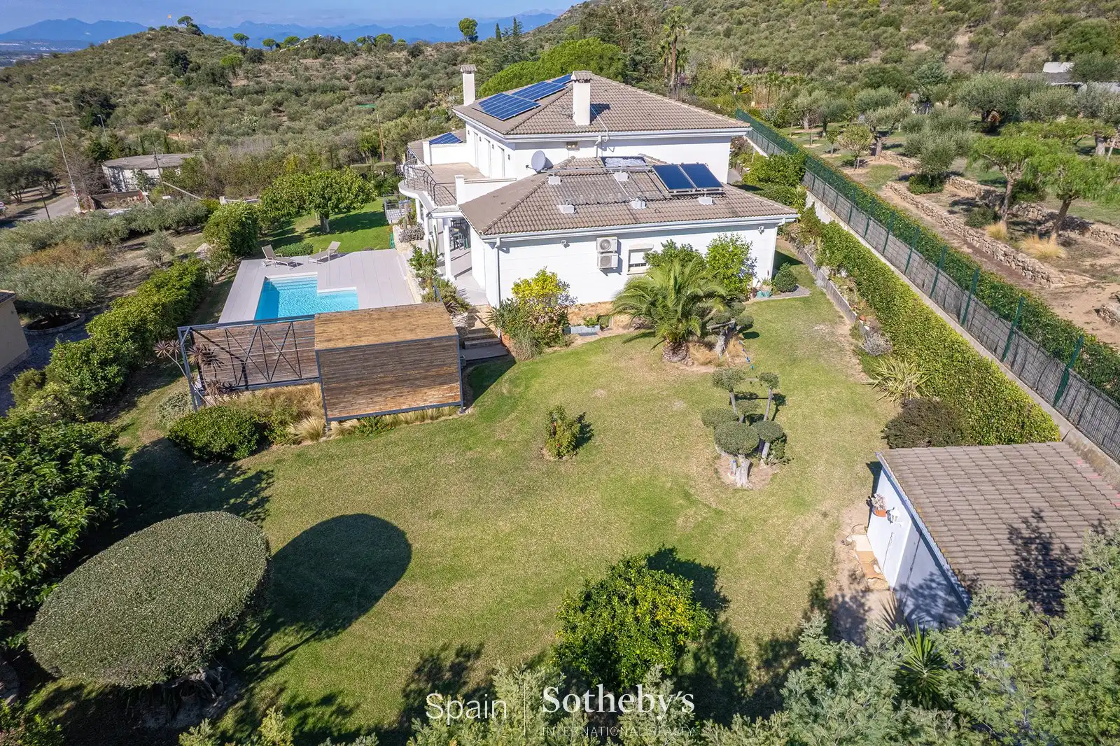 Vista exterior de Casa o xalet en venda en Pau amb Aire condicionat, Calefacció i Jardí privat