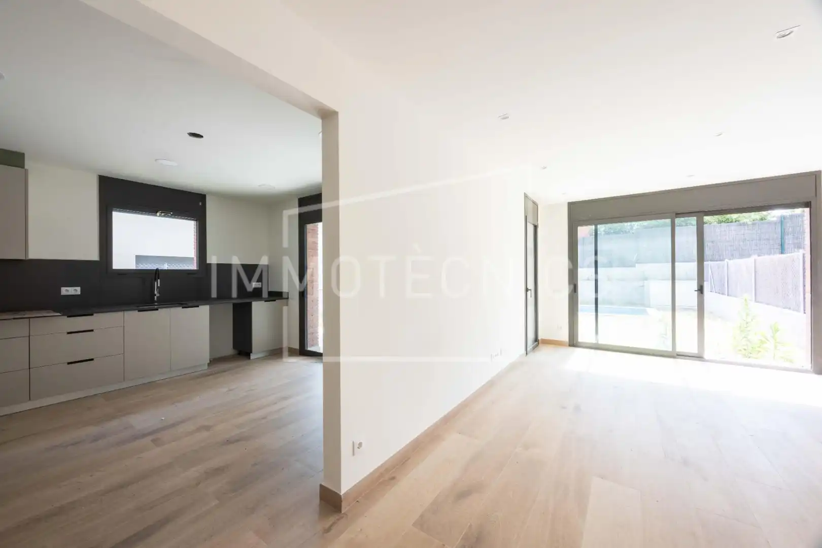 Sala de estar de Casa adosada en venta en Sant Esteve de Palautordera con Aire acondicionado, Calefacción y Jardín privado