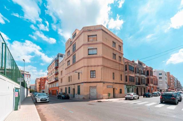 Edificio en Venta en Carrer de Galicia, 8 en Parque Ribalta - Plaza de Toros