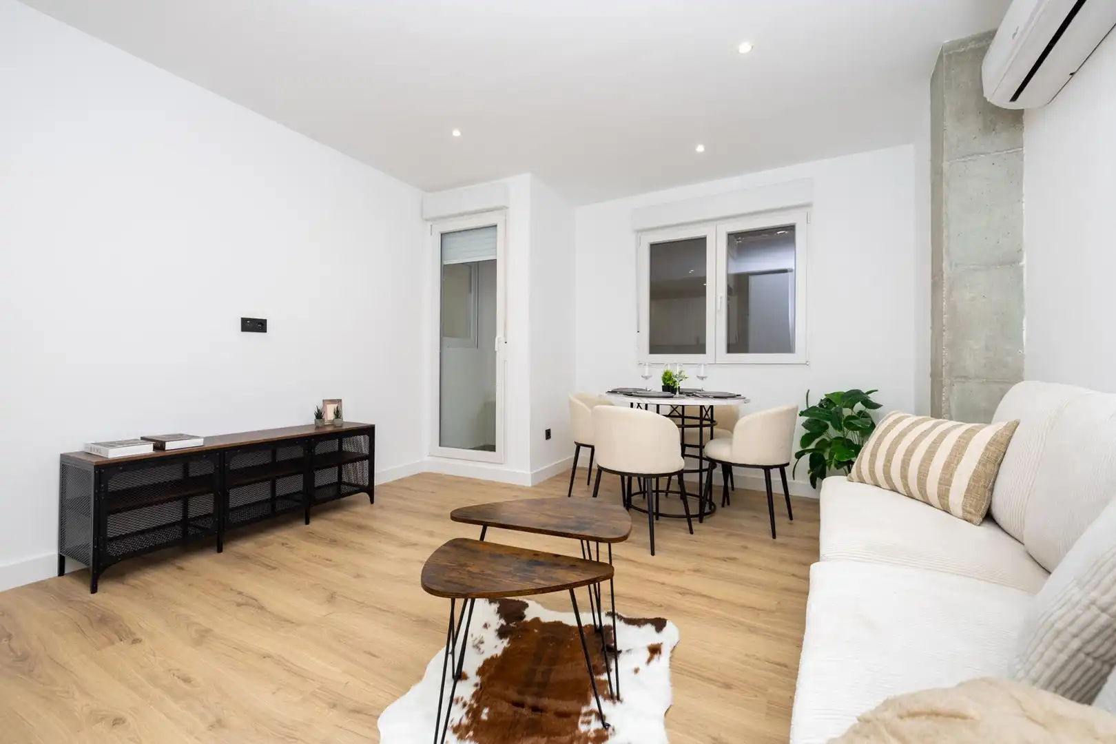 Sala de estar de Piso en venta en Motril con Aire acondicionado, Calefacción y Amueblado