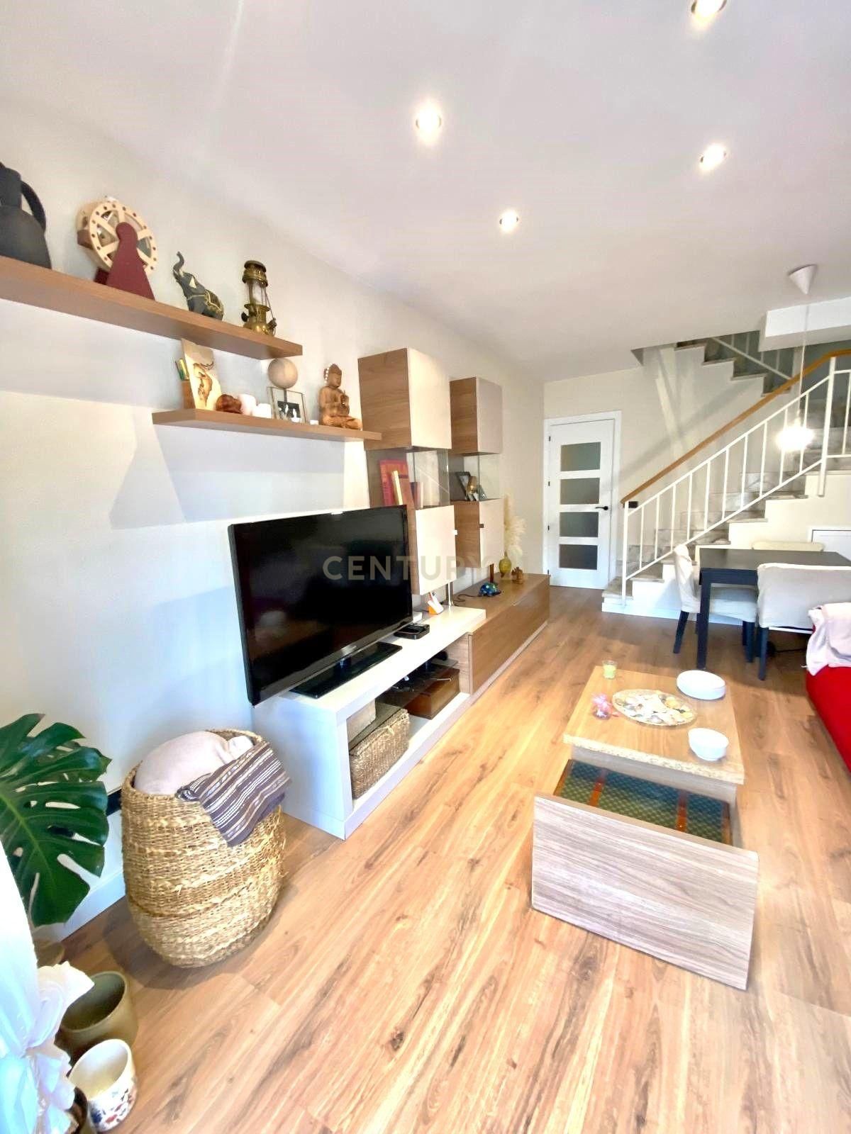 Sala d'estar de Dúplex en venda en Cobeña amb Aire condicionat, Jardí privat i Jacuzzi