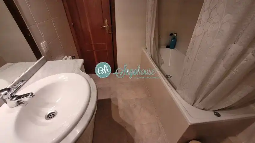 Baño de Piso en venta en Segovia con Calefacción y Balcón