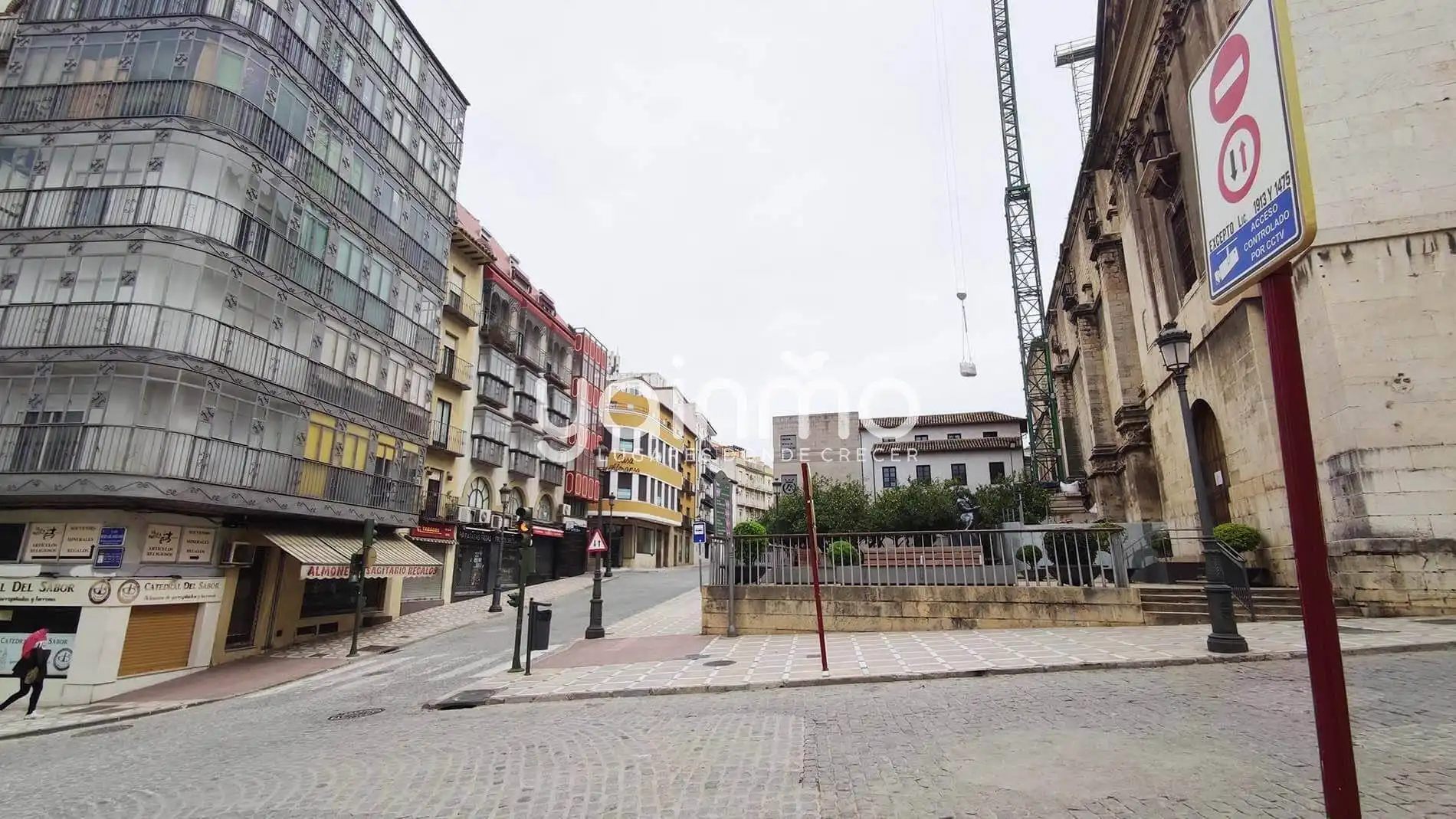 Außenansicht von Gebäude zur Miete in Jaén