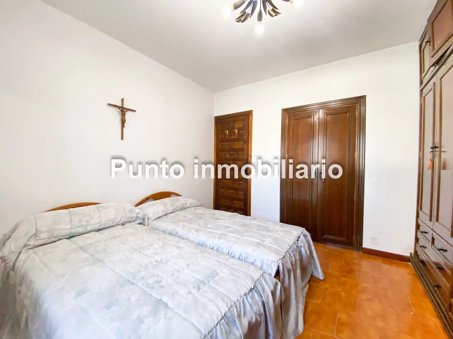 Habitación de Casa adosada en venta en Tudela de Duero con Calefacción, Jardín privado y Terraza