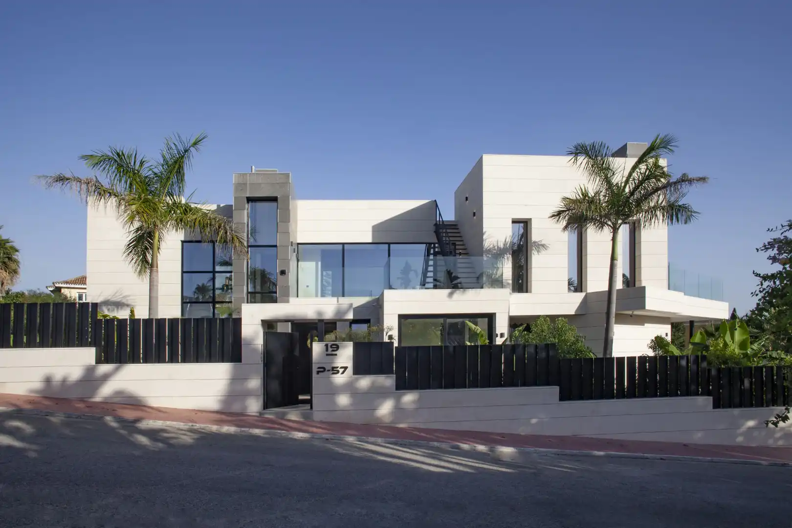 Chalet con terraza en venta en Calle Paris 23, imagen 2