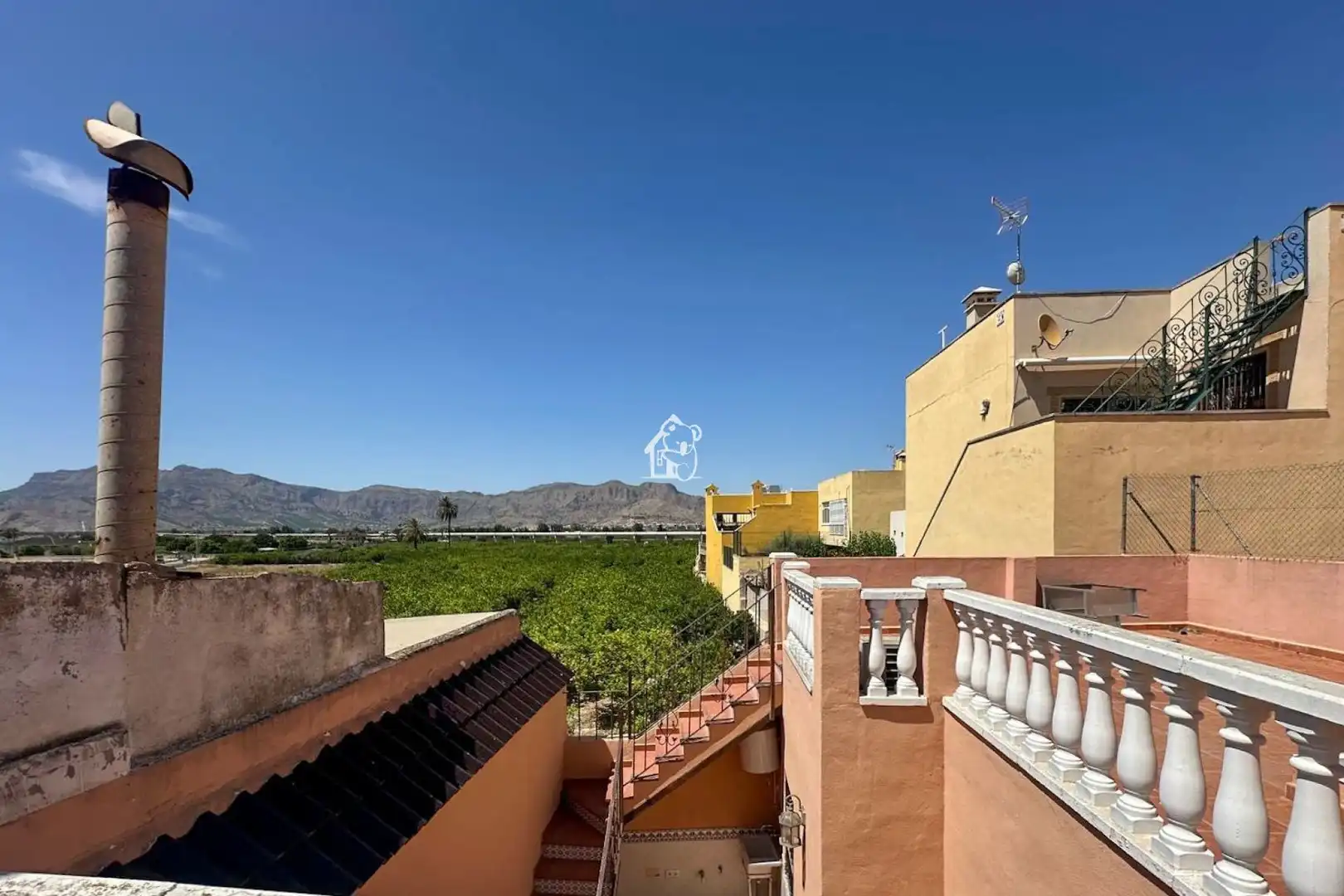 Vista exterior de Casa o xalet en venda en Orihuela amb Aire condicionat, Jardí privat i Terrassa