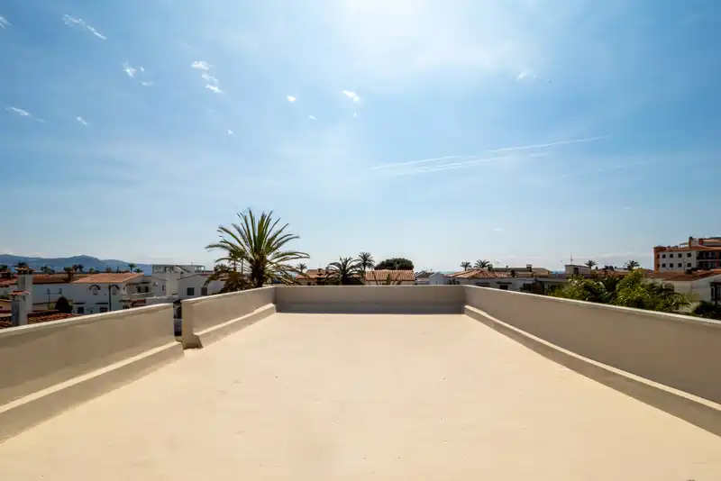Terrace of Attic for sale in Empuriabrava  with Air Conditioner, Heating and Private garden