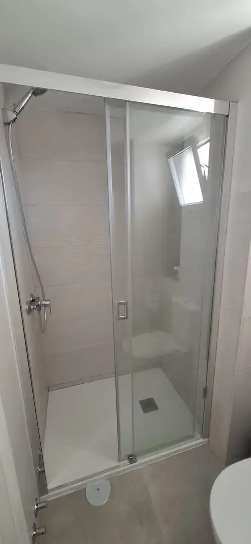Bany de Pis de lloguer en Fuengirola amb Aire condicionat, Terrassa i Moblat