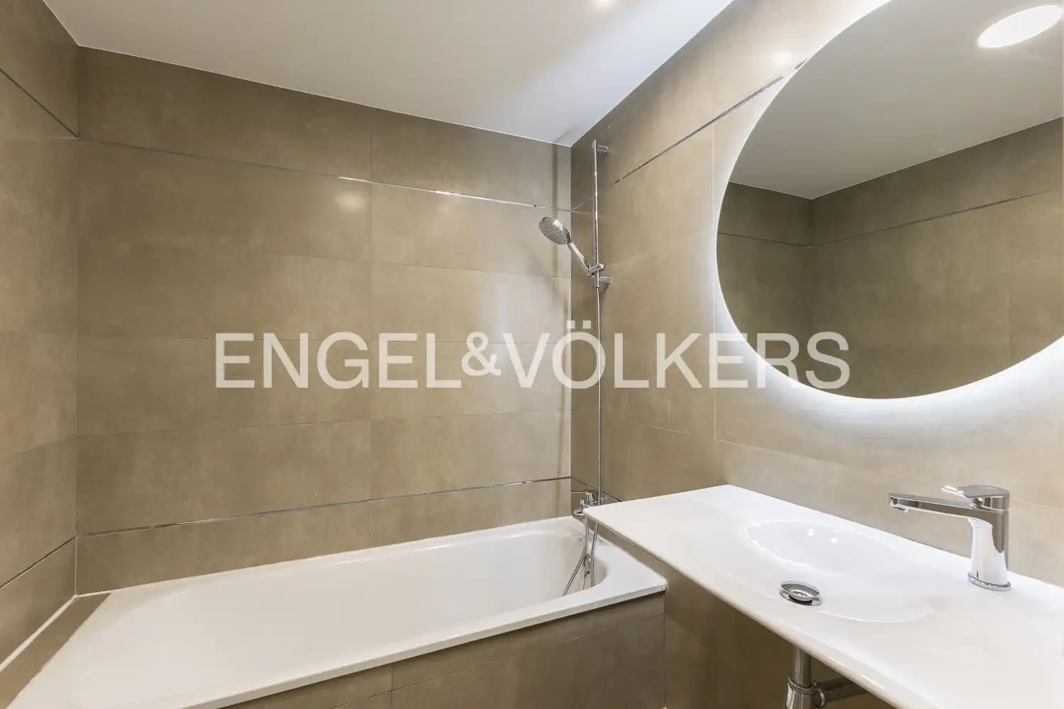 Baño de Piso en venta en Valencia con Aire acondicionado, Calefacción y Parquet