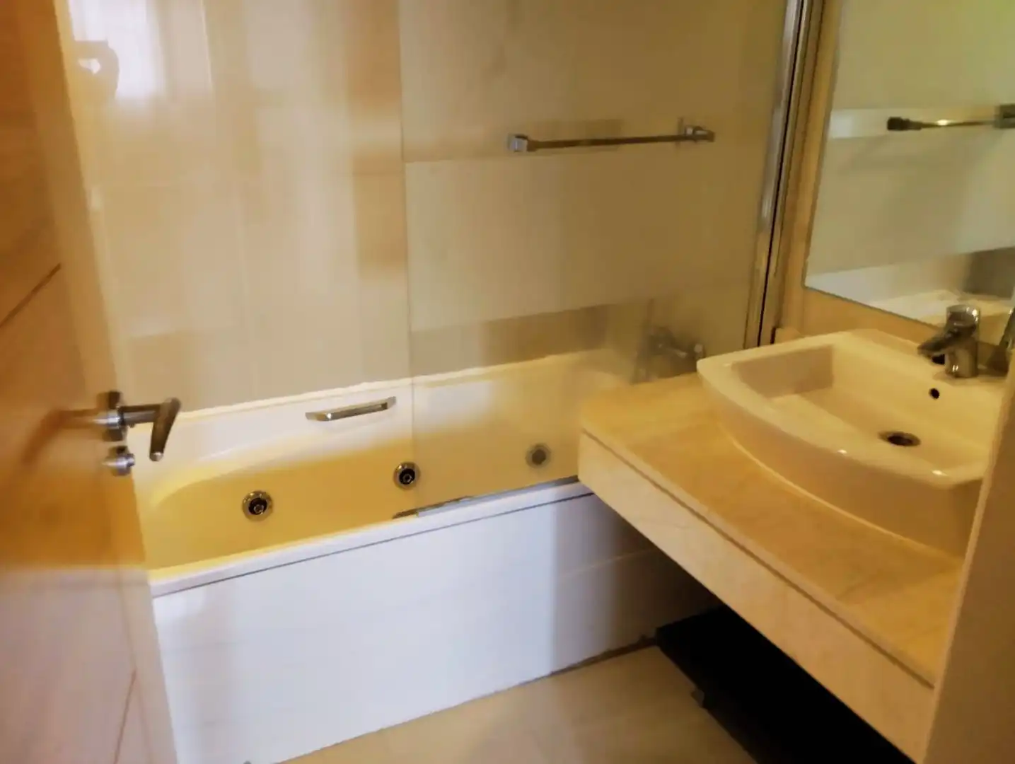 Bathroom of Flat for sale in Madrid  with Air Conditioner, Heating and Terrace