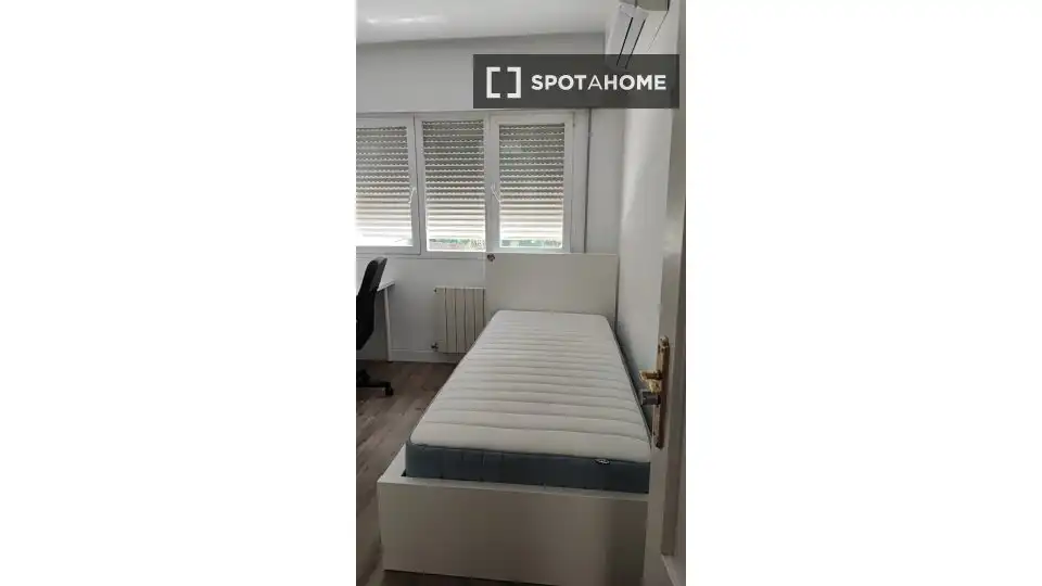Dormitori de Pis per a compartir en Pozuelo de Alarcón amb Aire condicionat, Calefacció i Moblat