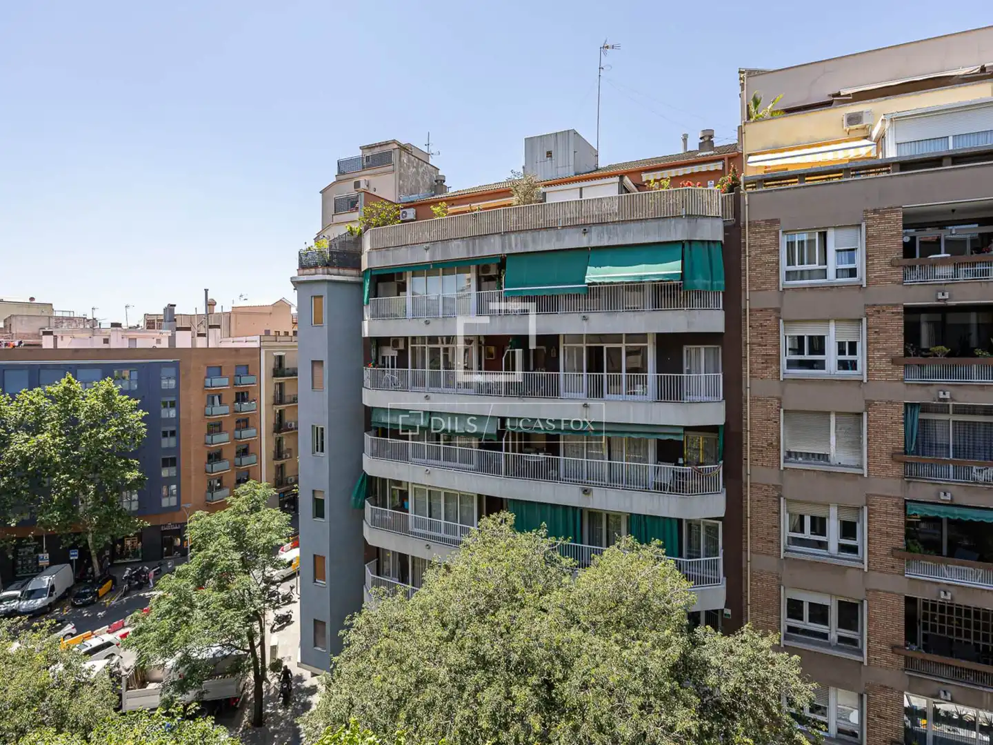 Vista exterior de Piso en venta en Barcelona con Aire acondicionado, Calefacción y Terraza
