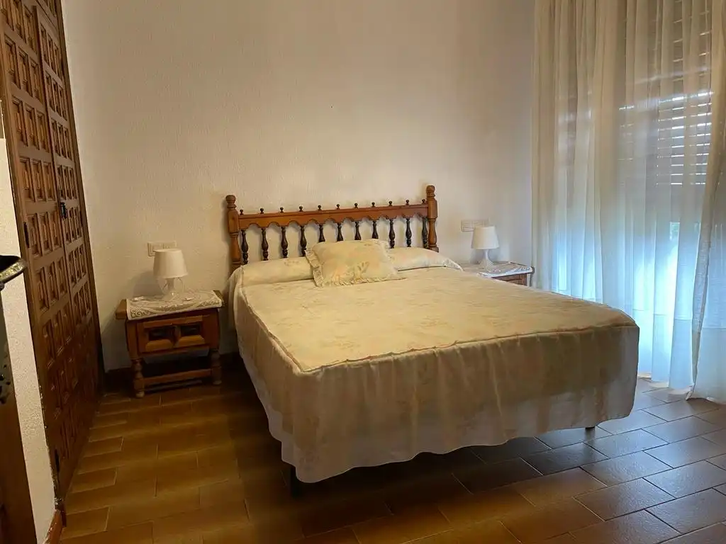 Dormitori de Casa o xalet en venda en Castañares de Rioja amb Calefacció, Jardí privat i Parquet