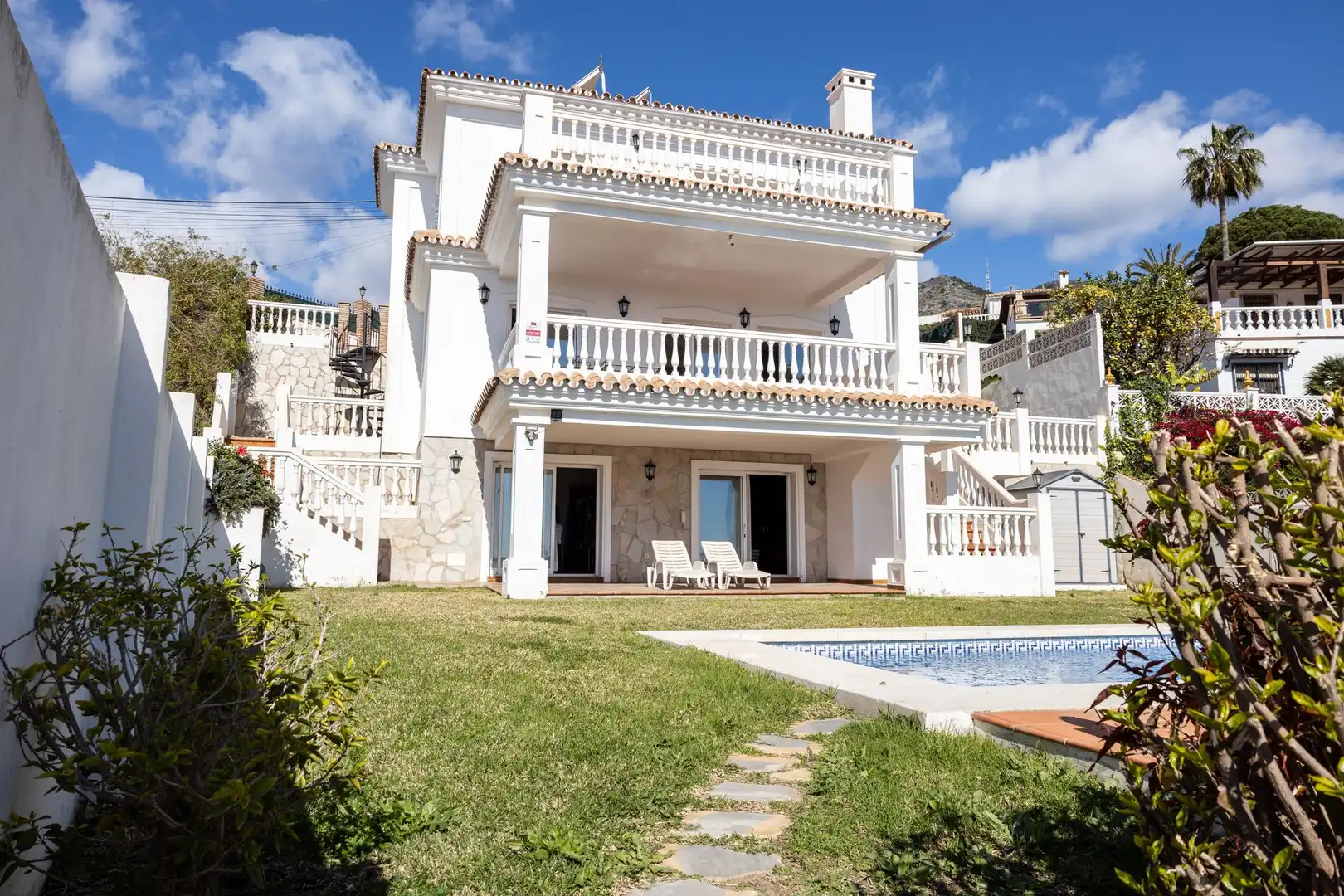 Vista exterior de Casa o xalet de lloguer en Benalmádena amb Terrassa